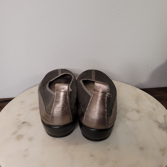 AEROSOLES Women's ENDURANCE Metallic Patent Leather/Mesh Loafers Shoes Size 9 - Picture 4 of 5